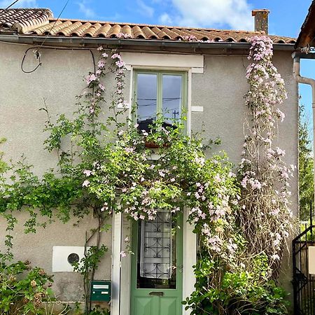 Villa Le Coin Caché Le Vigeant Esterno foto