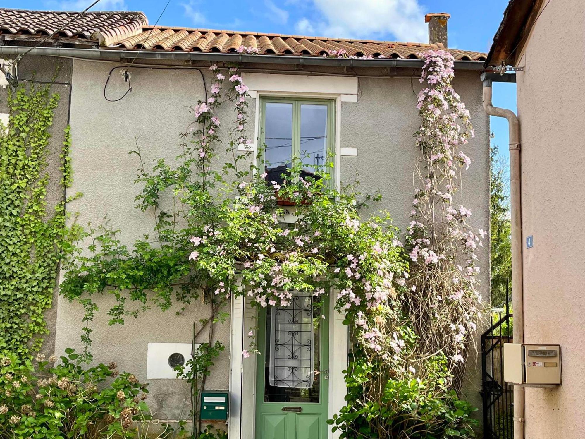 Villa Le Coin Caché Le Vigeant Esterno foto